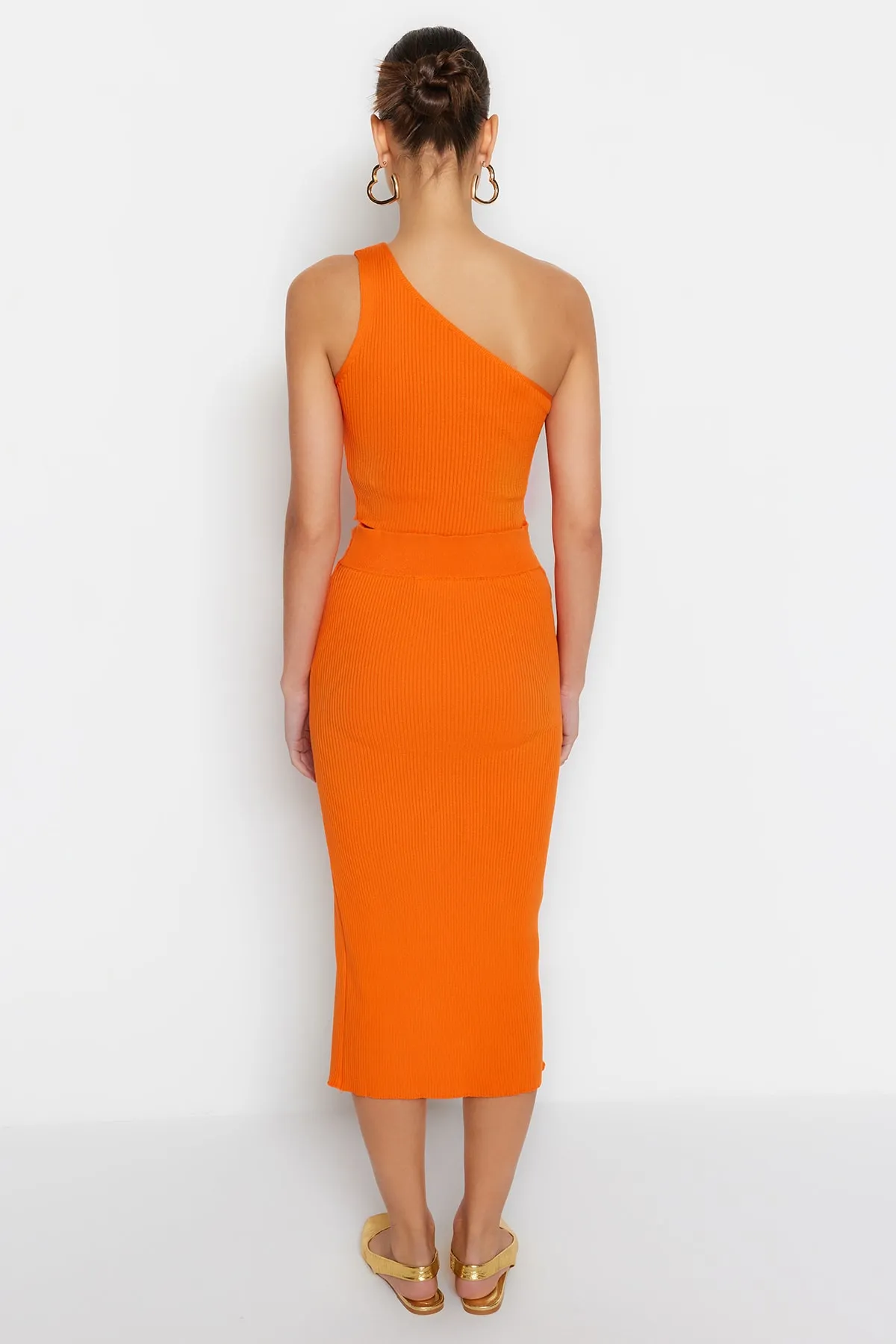 Trendyol Collection  Oranges Set aus kurzem Strickoberteil und -unterteil TWOSS23AU00050