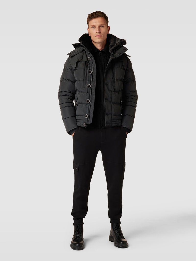 Steppjacke mit Reißverschlusstaschen in schwarz