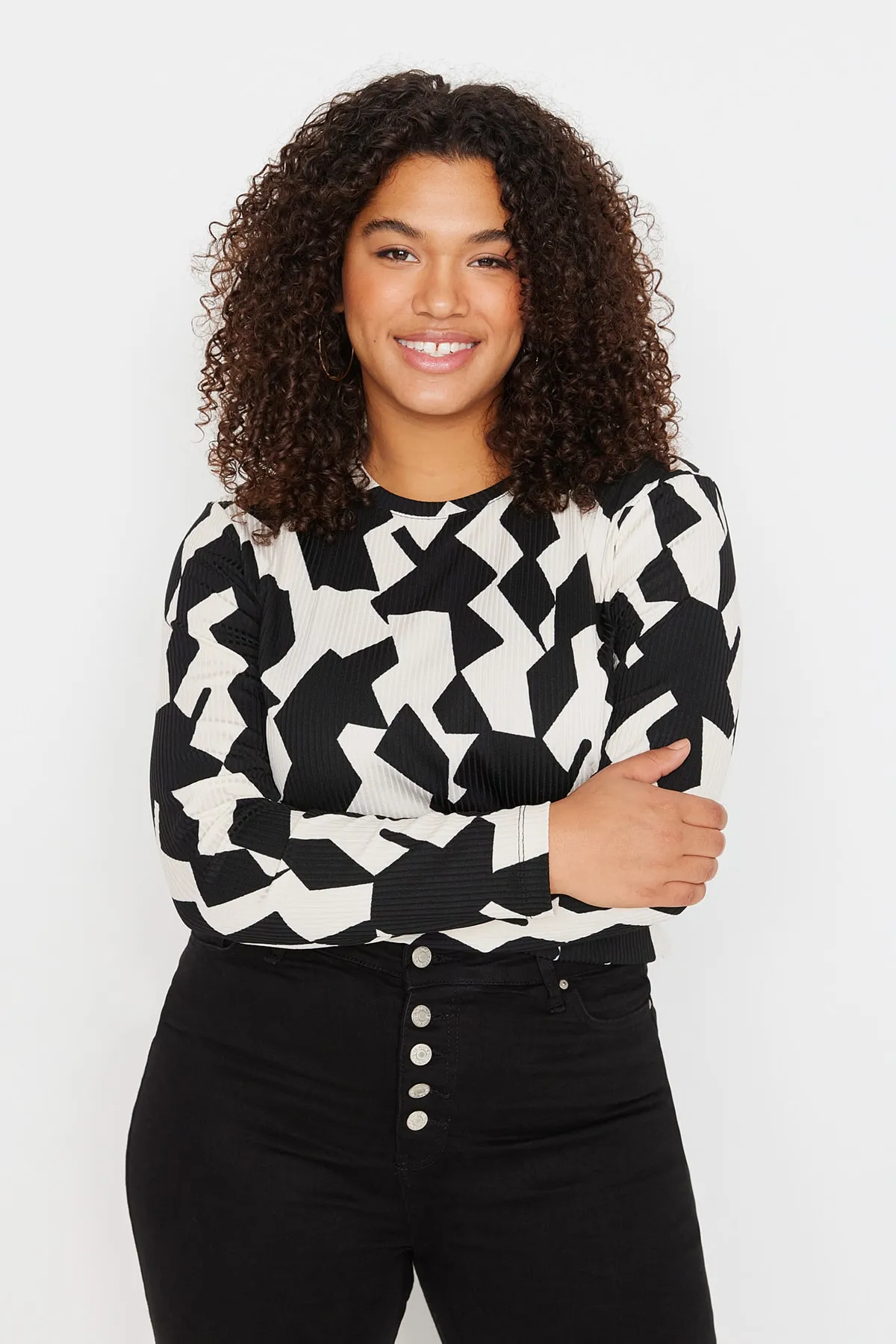 Trendyol Curve  Mehrfarbig gemusterte, figurbetonte Cord-Strickbluse TBBAW23AF00016