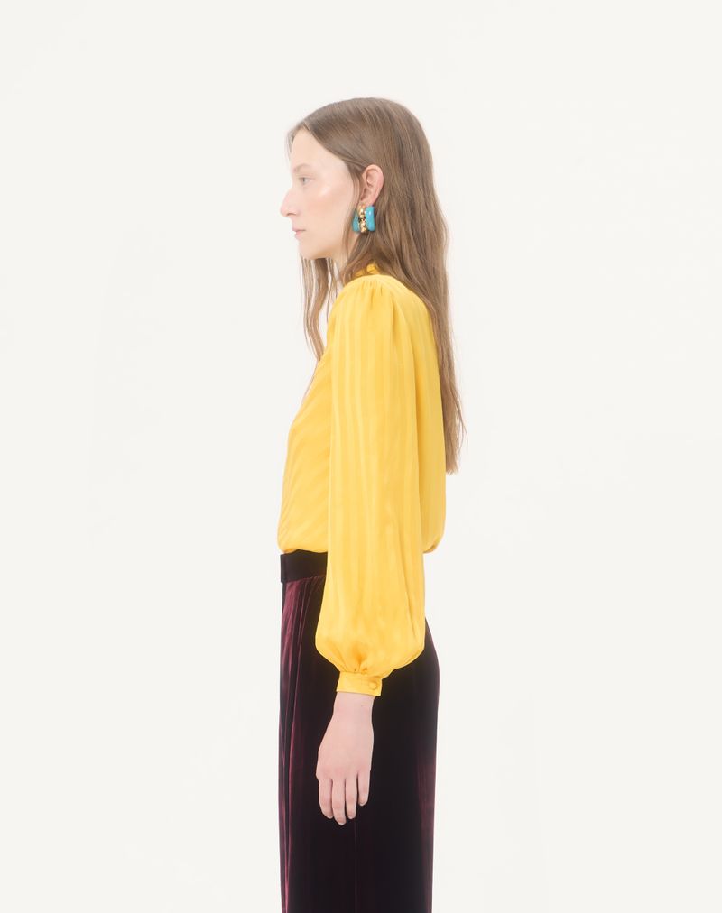 Blusa de jacquard listrada com logo em V