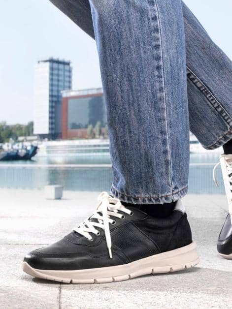 Schnürschuh mit extra dämpfender Innensohle