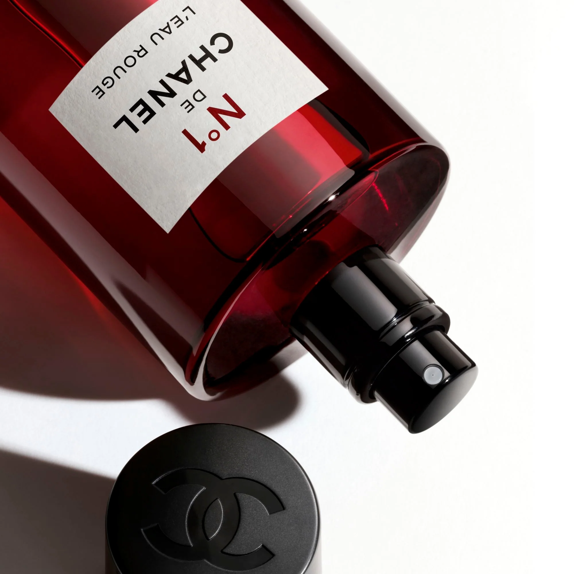 N°1 DE CHANEL L'EAU ROUGE - REVITALIZACIJSKA DIŠEČA VODA ZA TELO