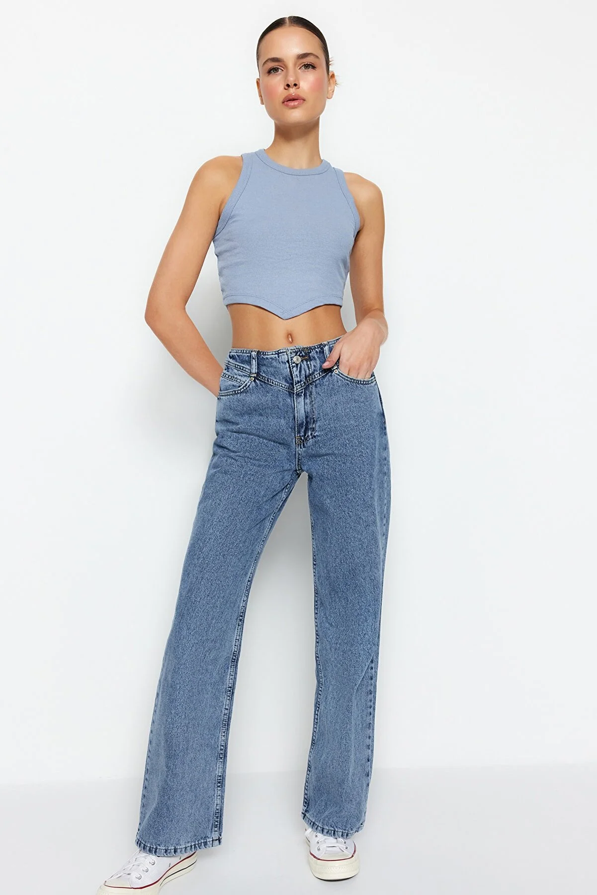 Trendyol Collection  Dunkelblaue Jeans mit hoher Taille und weitem Bein und Detail TWOSS21JE0385