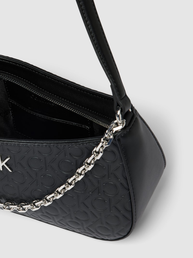 Hobo Bag mit Label-Applikation in schwarz