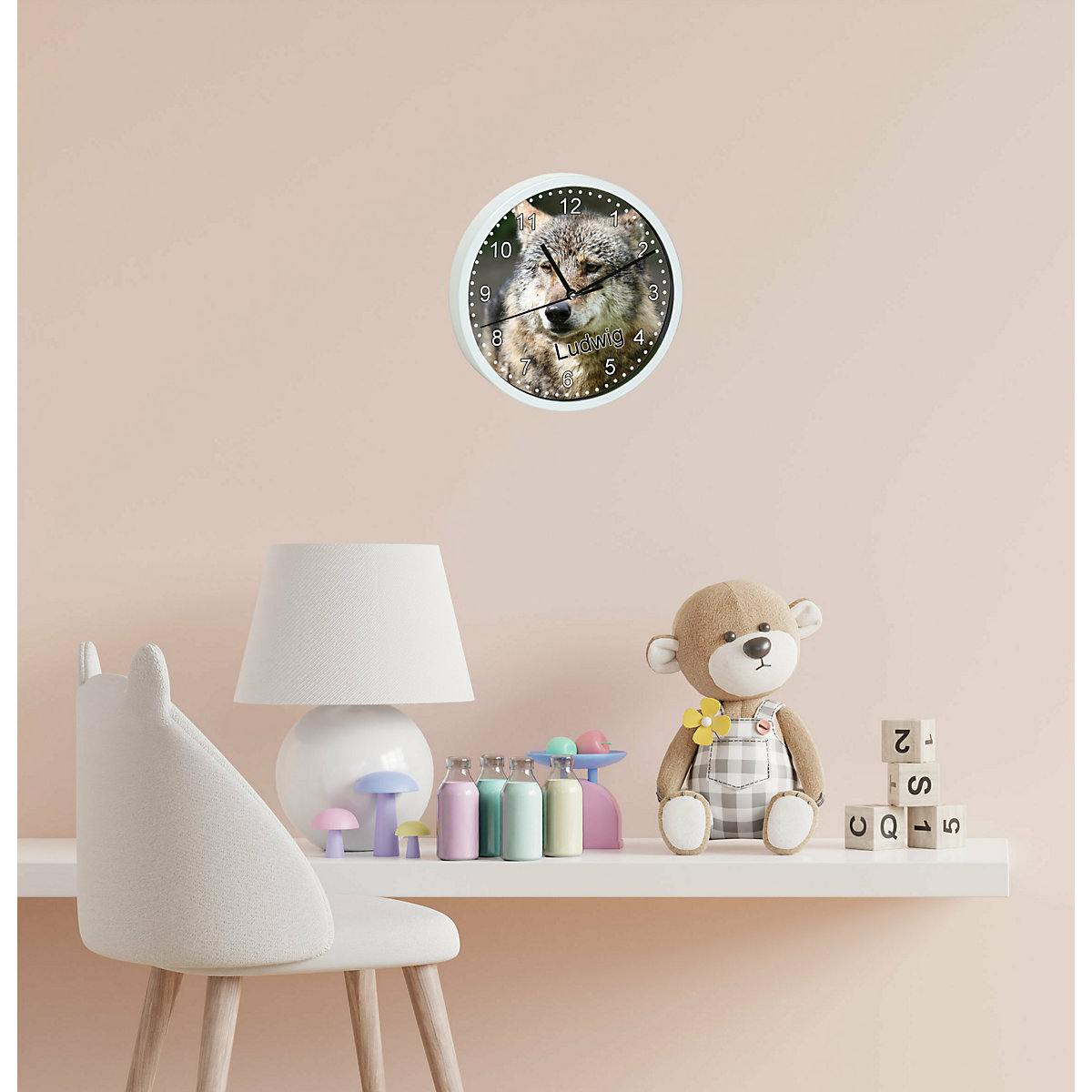 Kinder Wanduhr personalisiert mit Name Wolf