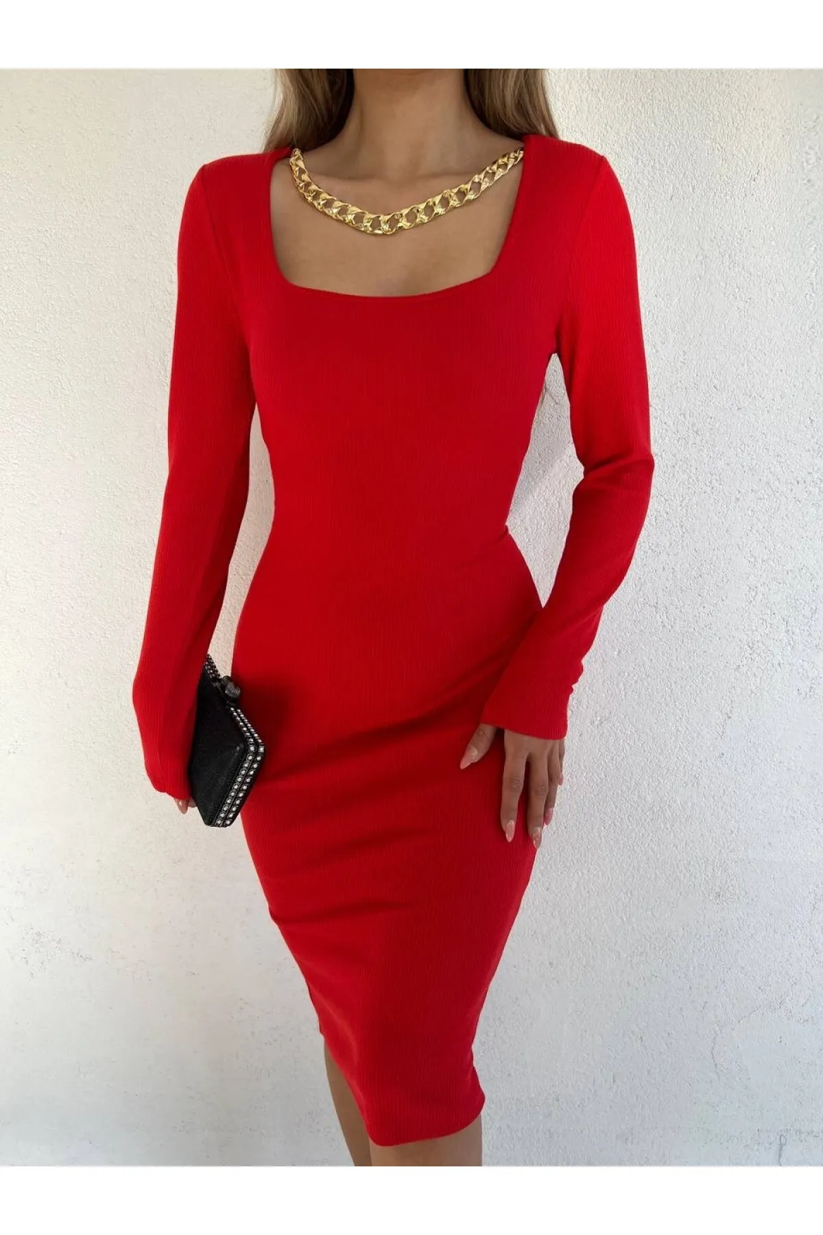 Modamorfo  Midikleid mit quadratischem Kragen und Halskette