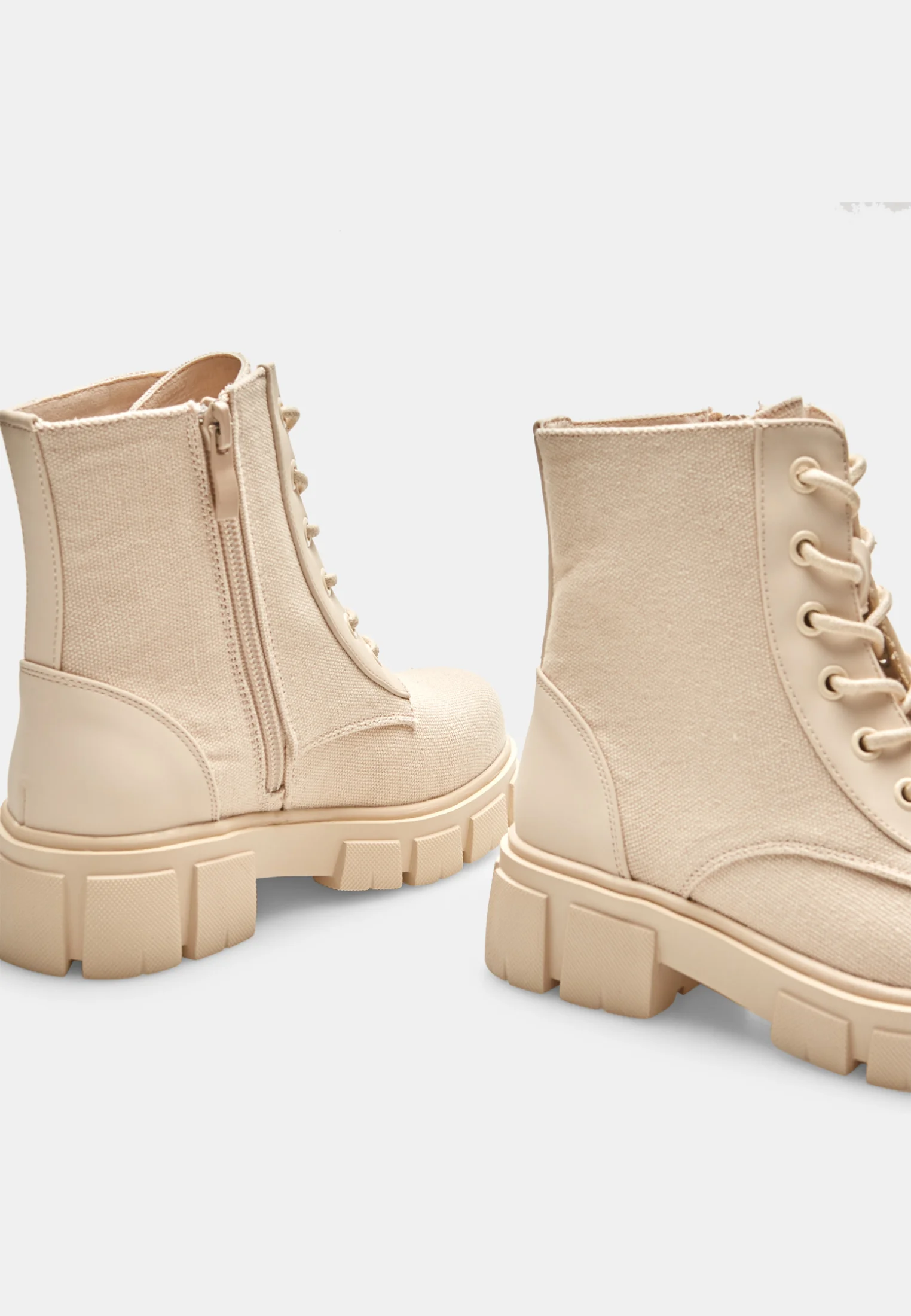 Botines con cordones Bata