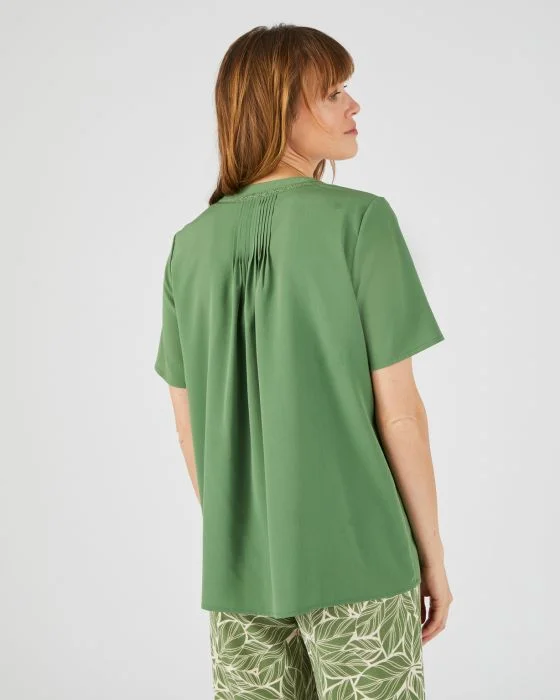 Blouse à plis et macramé