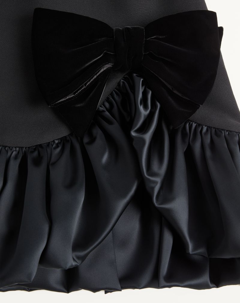 Vestido curto de crepe de alta costura