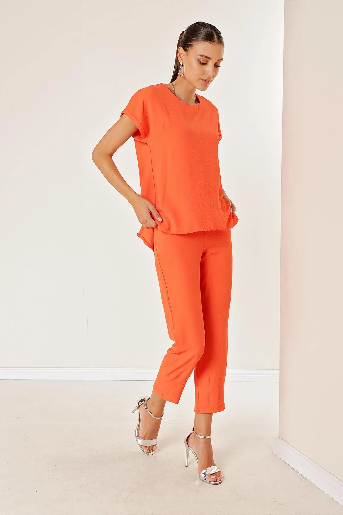 By Saygı  Ayrobin-Beinkragen-Set mit Taschen und Hose
