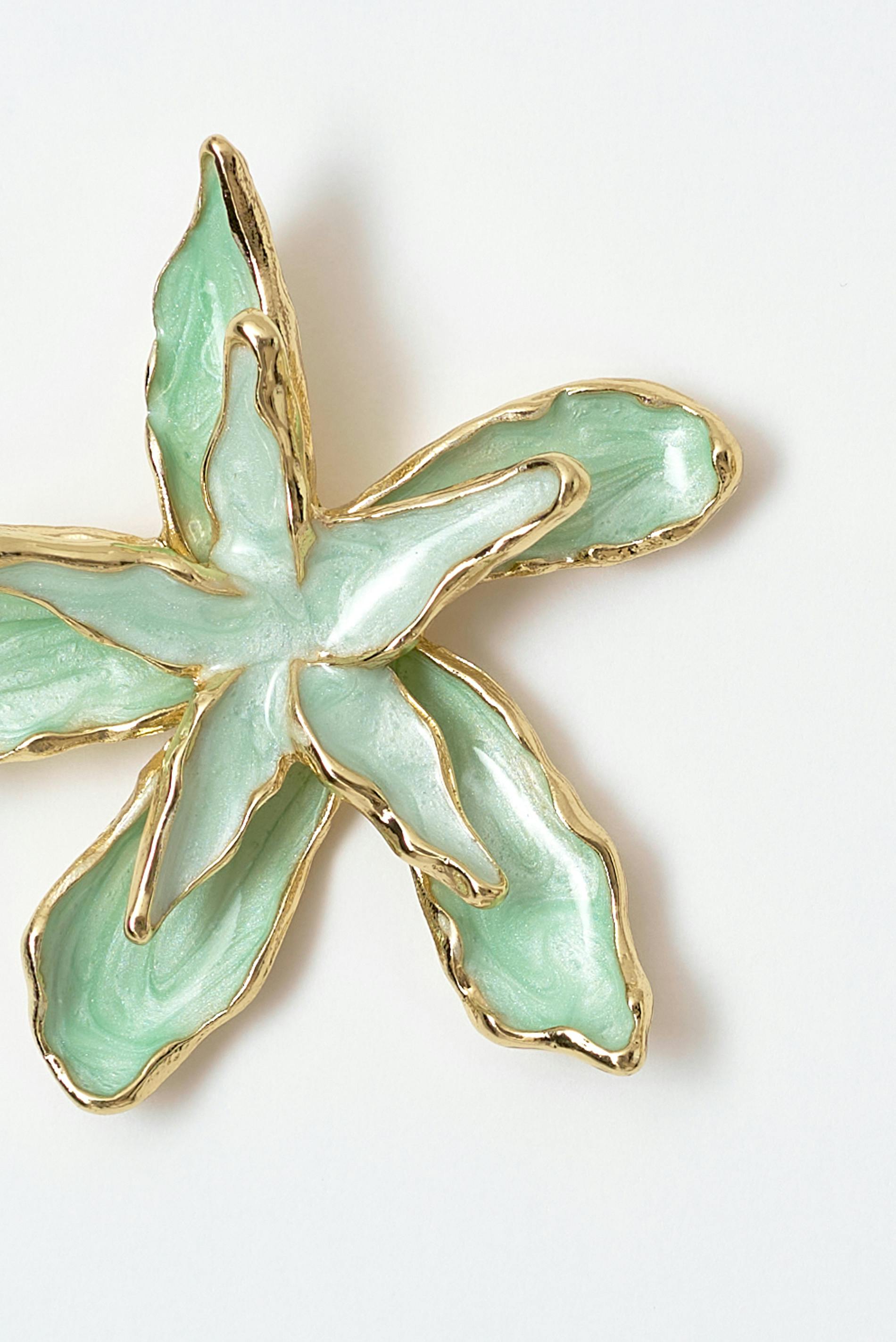 Flower stud earrings