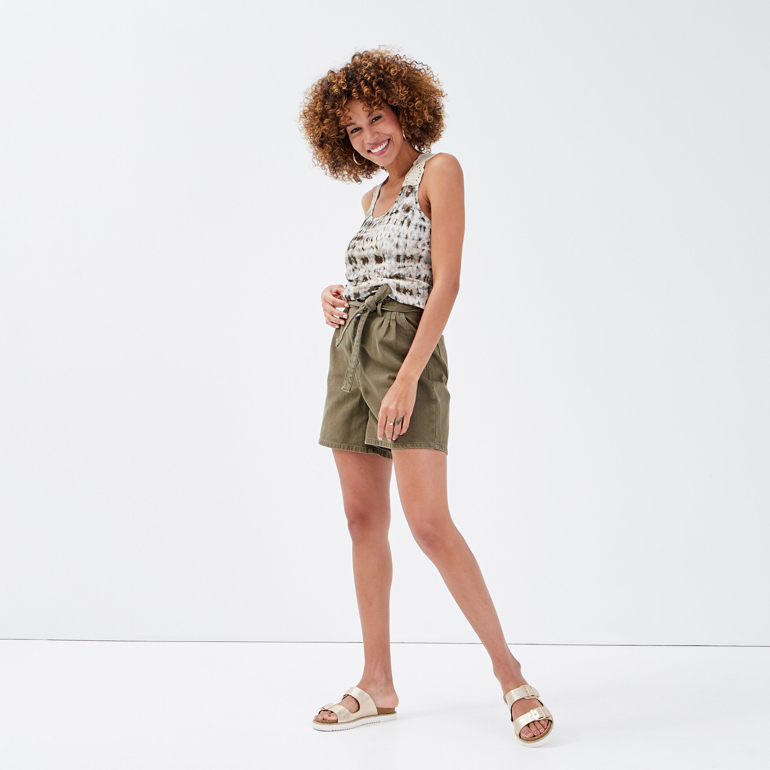 Short droit ceinturé vert kaki femme | Cache Cache
