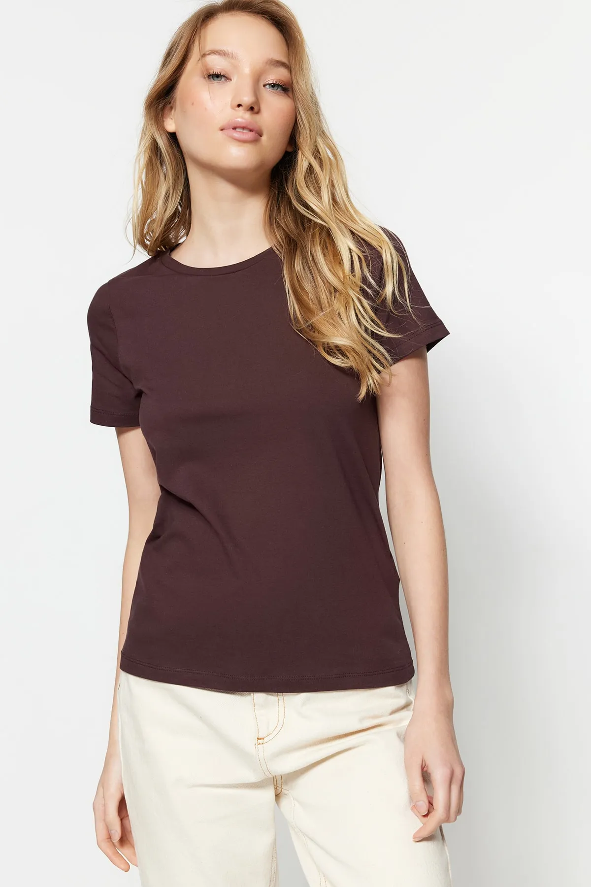 Trendyol Collection  Braun-Beige Basic-Strick-T-Shirt aus 100 % Baumwolle im 2er-Pack TWOSS20TS0141