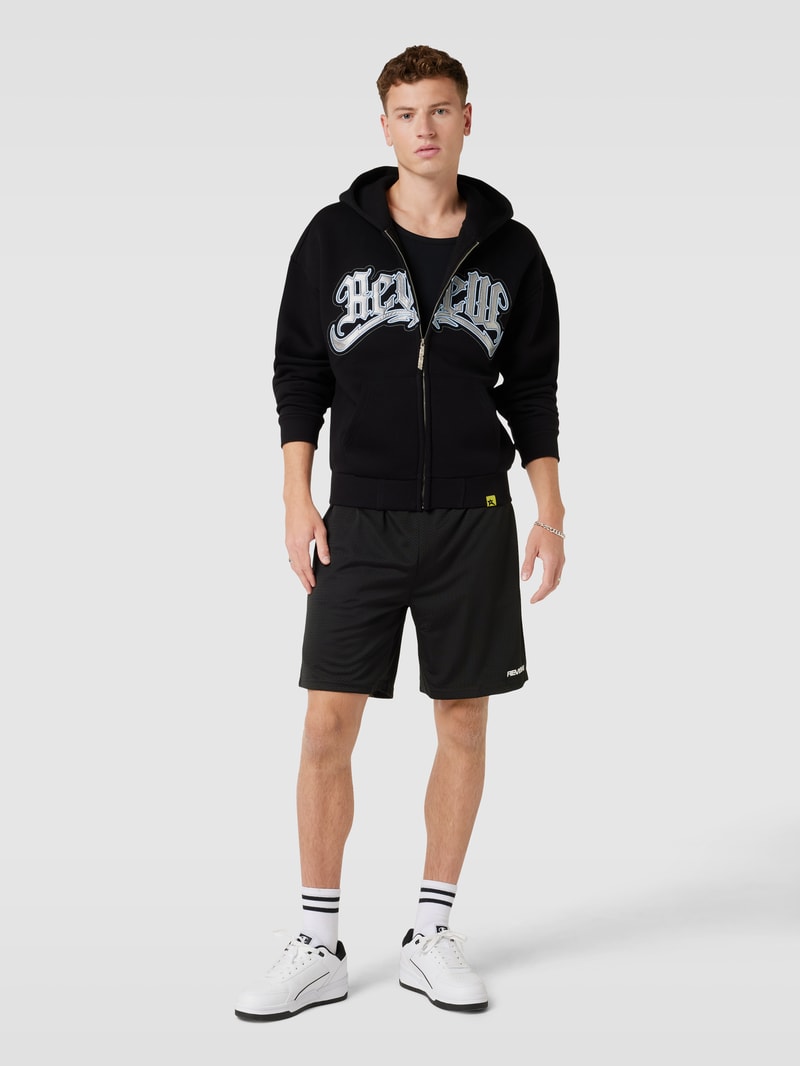 Shorts mit Lochmuster in schwarz