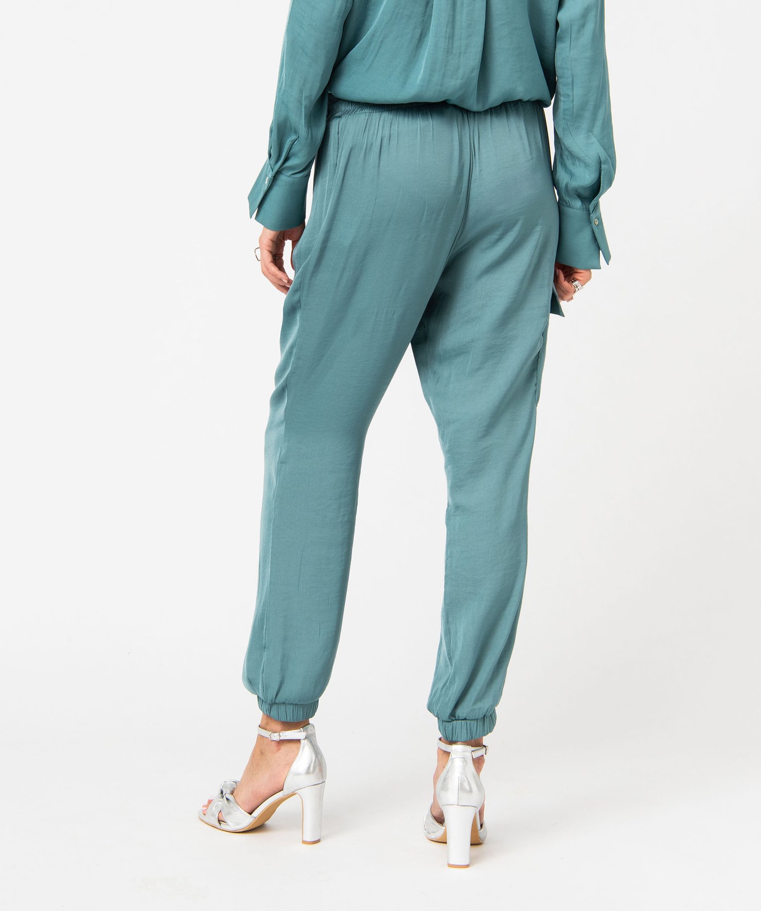 Pantalon cargo en matière satinée femme vert clair | GEMO
