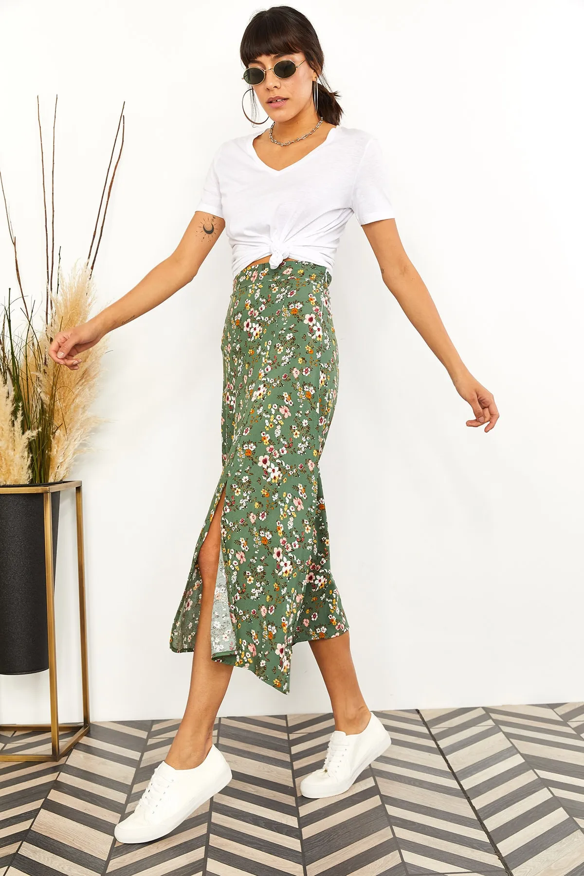 Olalook  Grüner Viskoserock mit Blumenmuster und seitlichem Schlitz für Damen ETK-19000152