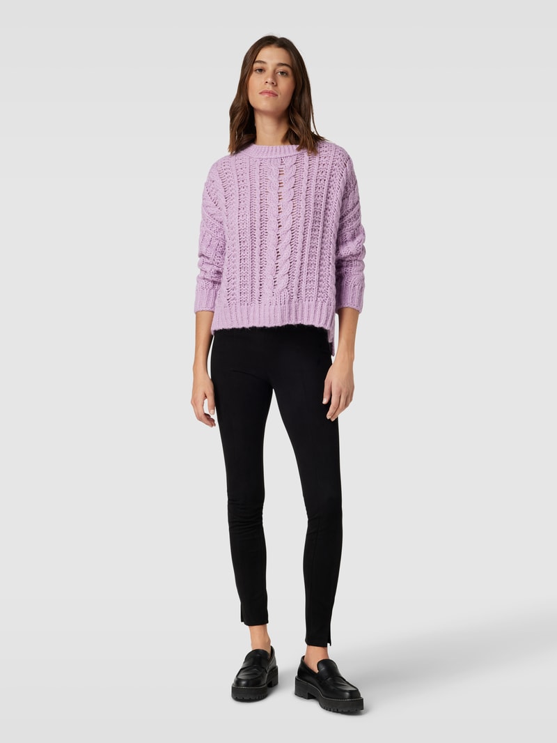 Strickpullover mit Zopfmuster in flieder
