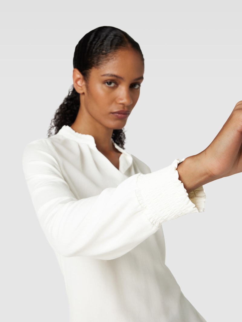 Blusenshirt mit Stehkragen und V-Ausschnitt in offwhite