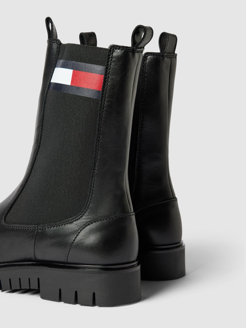 Chelsea Boots mit Label-Detail in schwarz