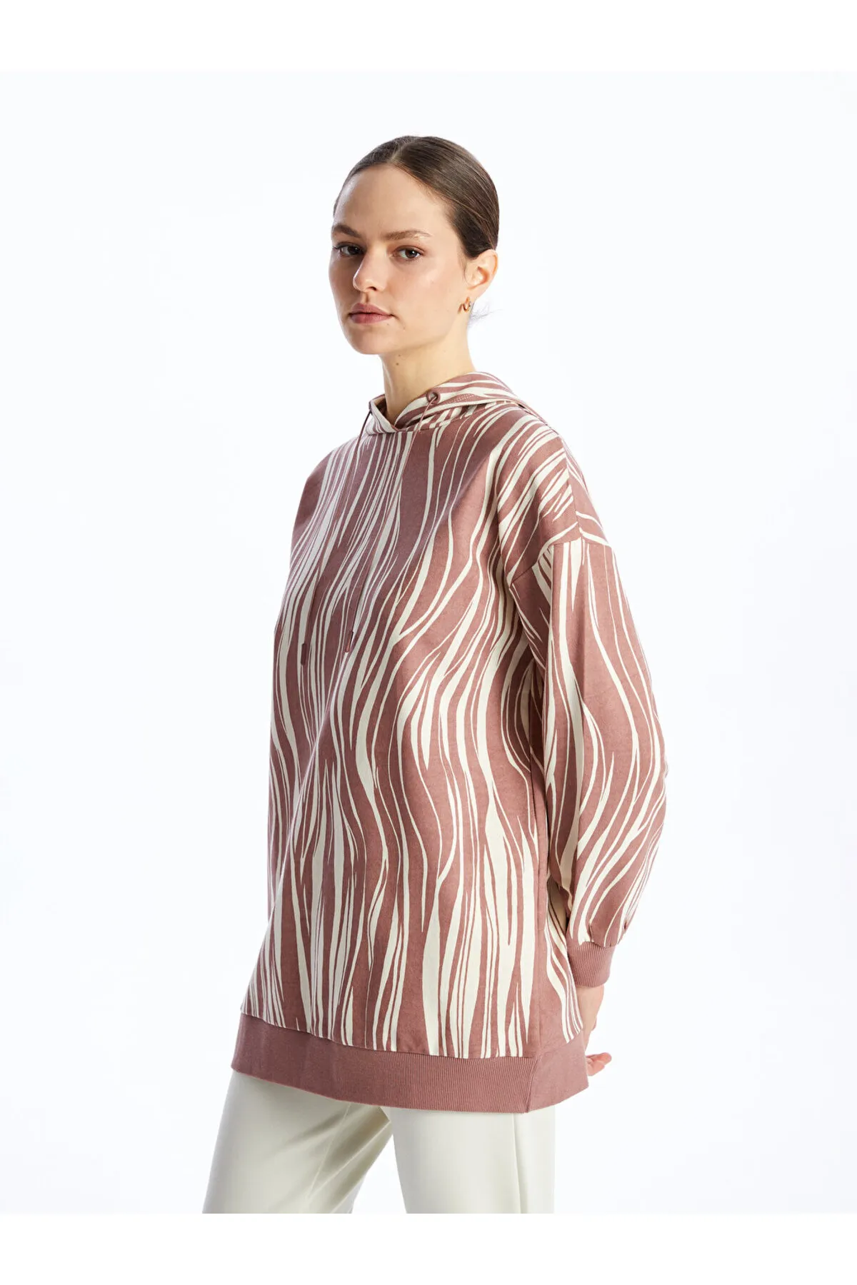 LC Waikiki  LCW Bescheidene gemusterte Langarm-Sweatshirt-Tunika für Damen mit Kapuze