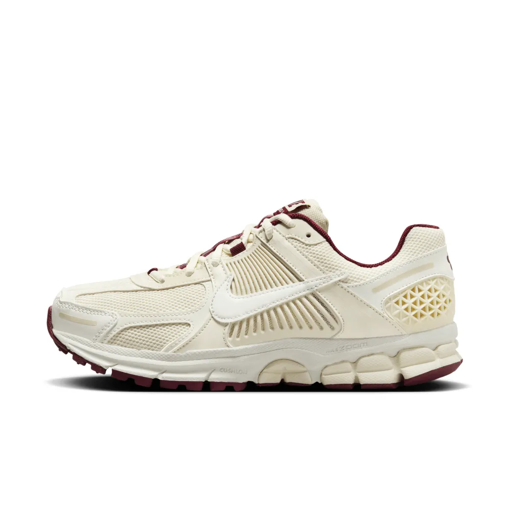 Nike Zoom Vomero 5 WMNS Red Coconut Milk HF0737-111 / weiss