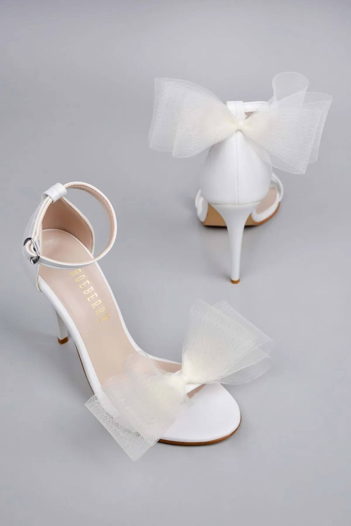 Shoeberry  Damen-High-Heels-Schuhe „Flores“ in Weiß mit Einzelriemen und Schleife