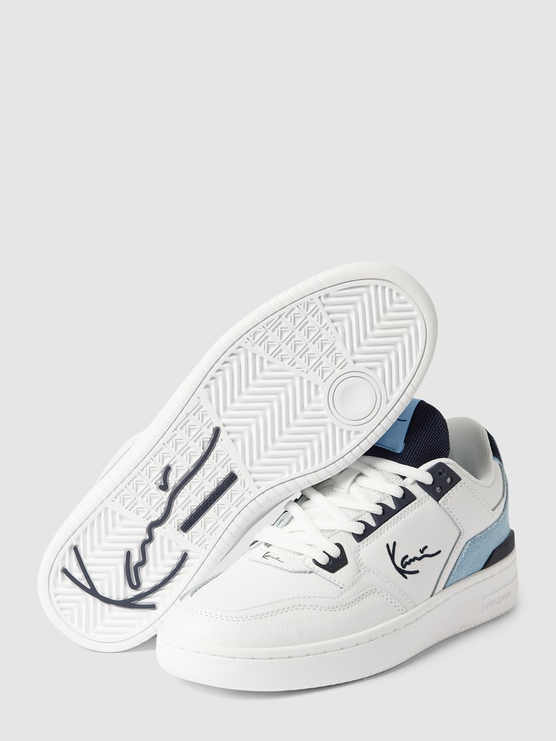 Sneaker aus Leder mit Label-Details in weiss