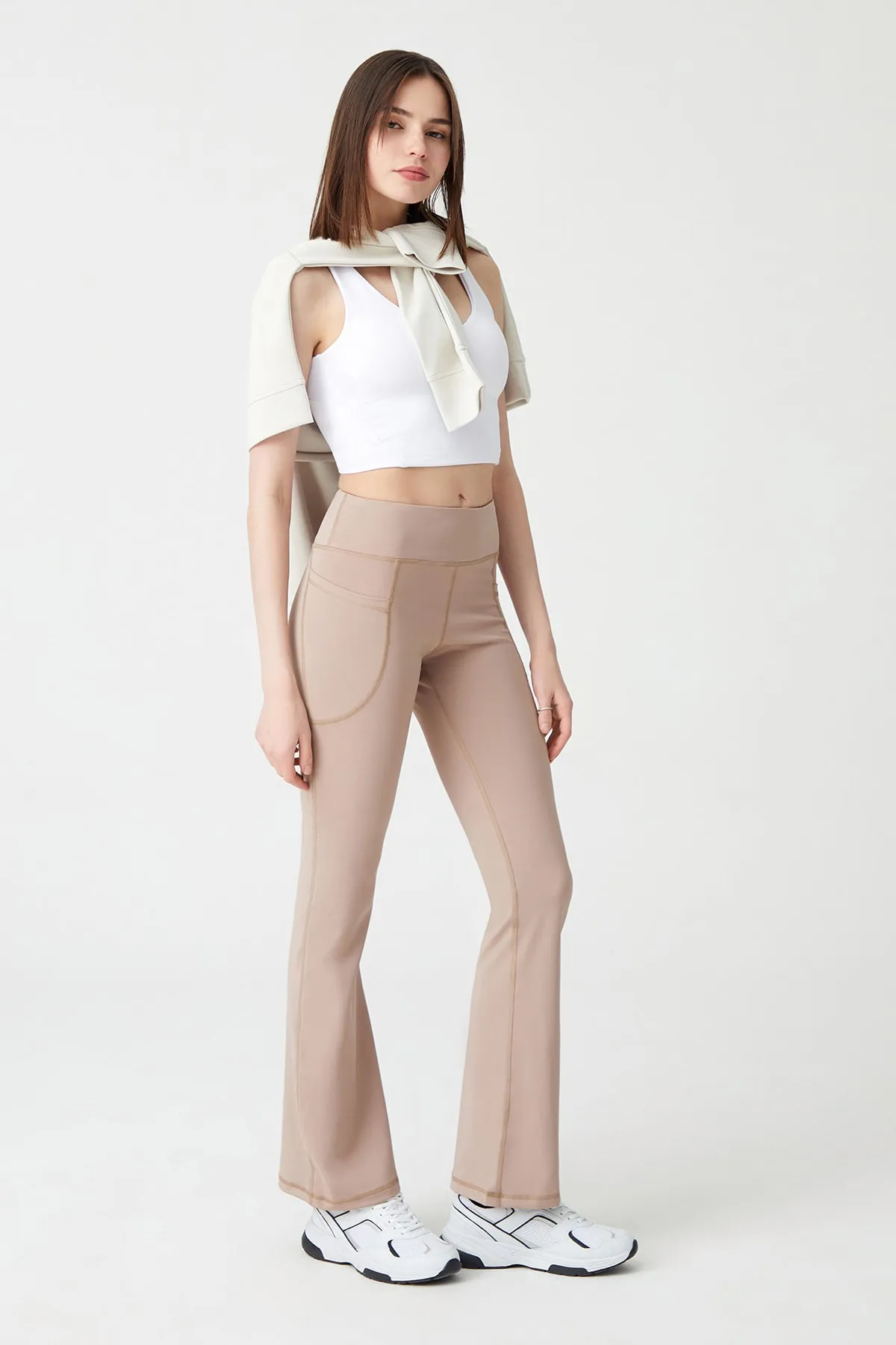 LOS OJOS  Beigefarbene, glättende Bootcut-Strumpfhose mit hoher Taille und ausgestelltem Bein und doppelter Tasche