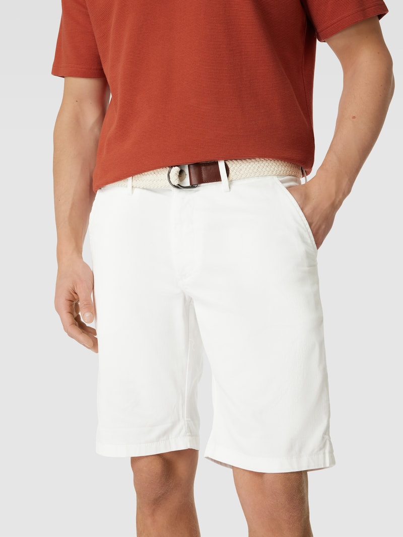 Bermudas mit französischen Eingrifftaschen in weiß
