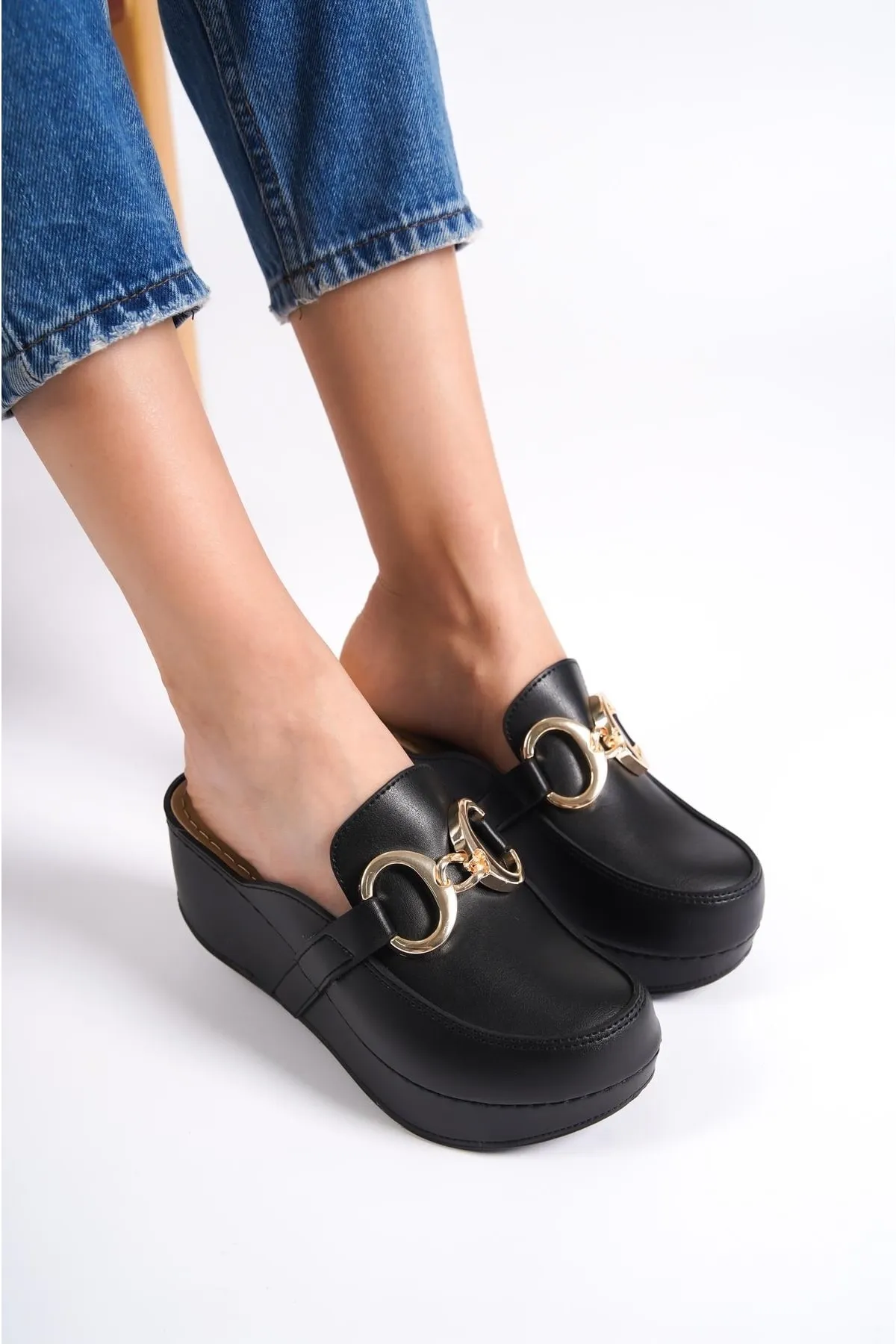 Capone Outfitters  Anatomisch weiche, bequeme Mutterhausschuhe mit Keilabsatz