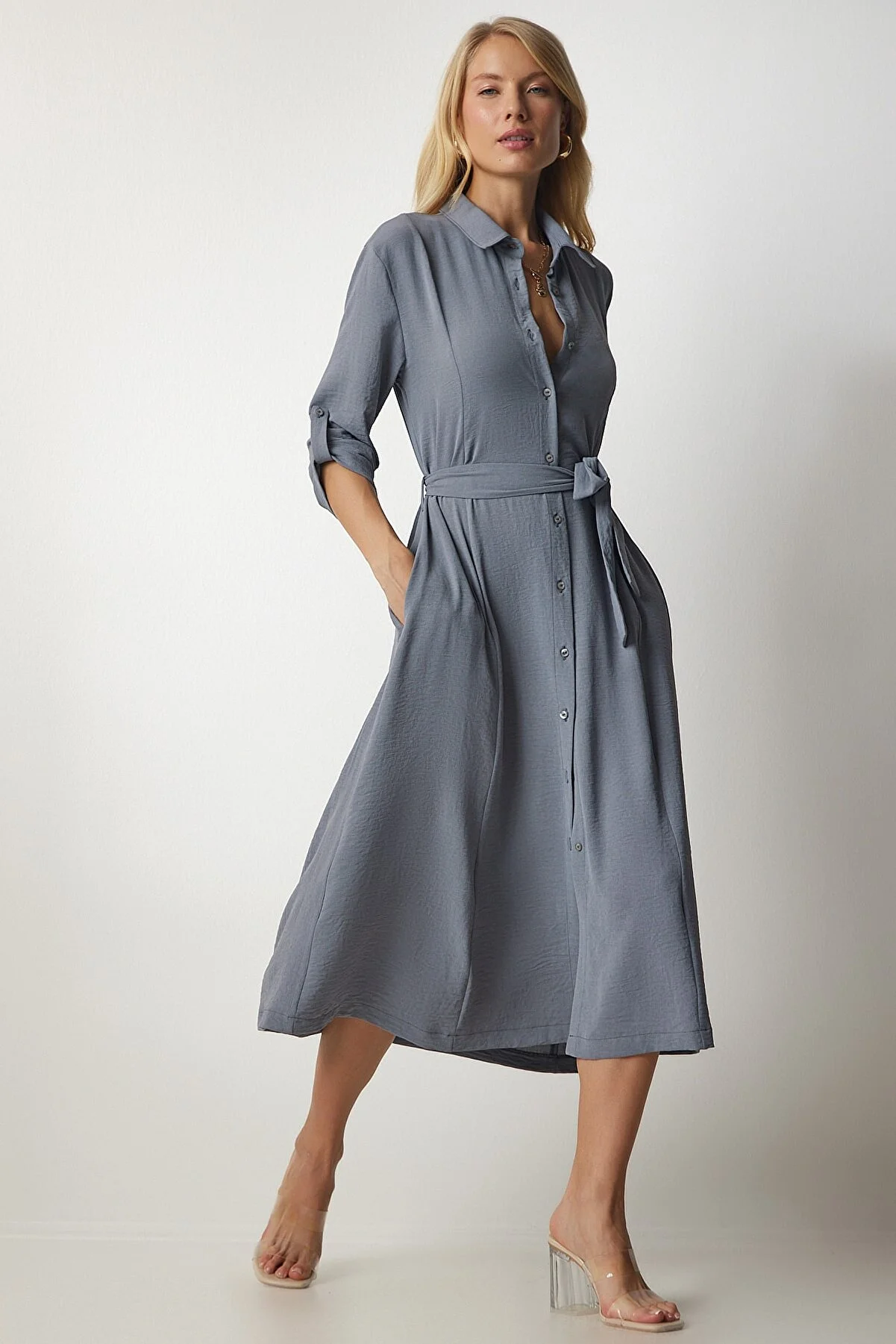 Happiness İstanbul  Graues Damen-Hemdkleid mit Gürtel DD01256