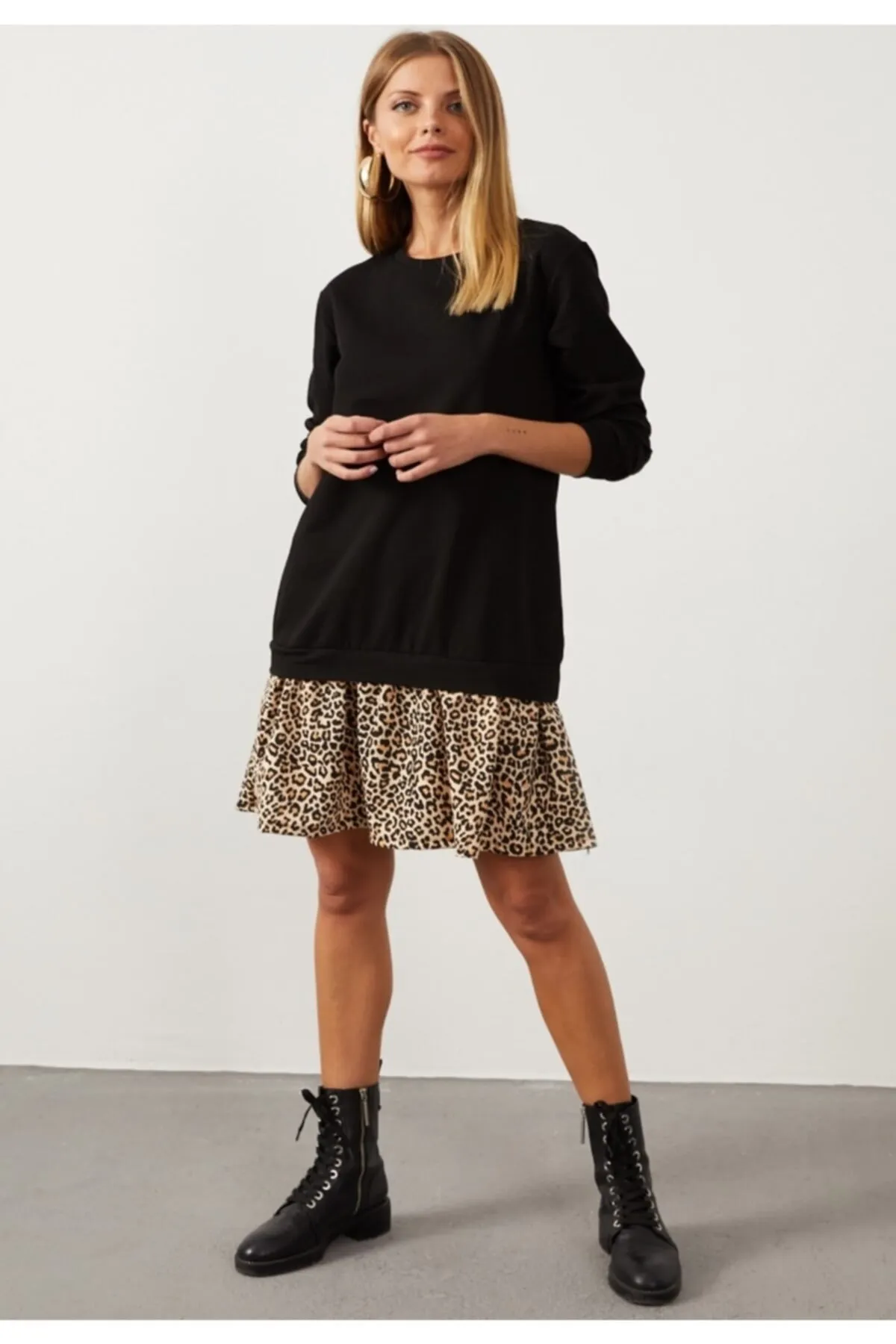 Cool & Sexy  Schwarzes Sweatkleid mit Leopardenmuster für Damen B16