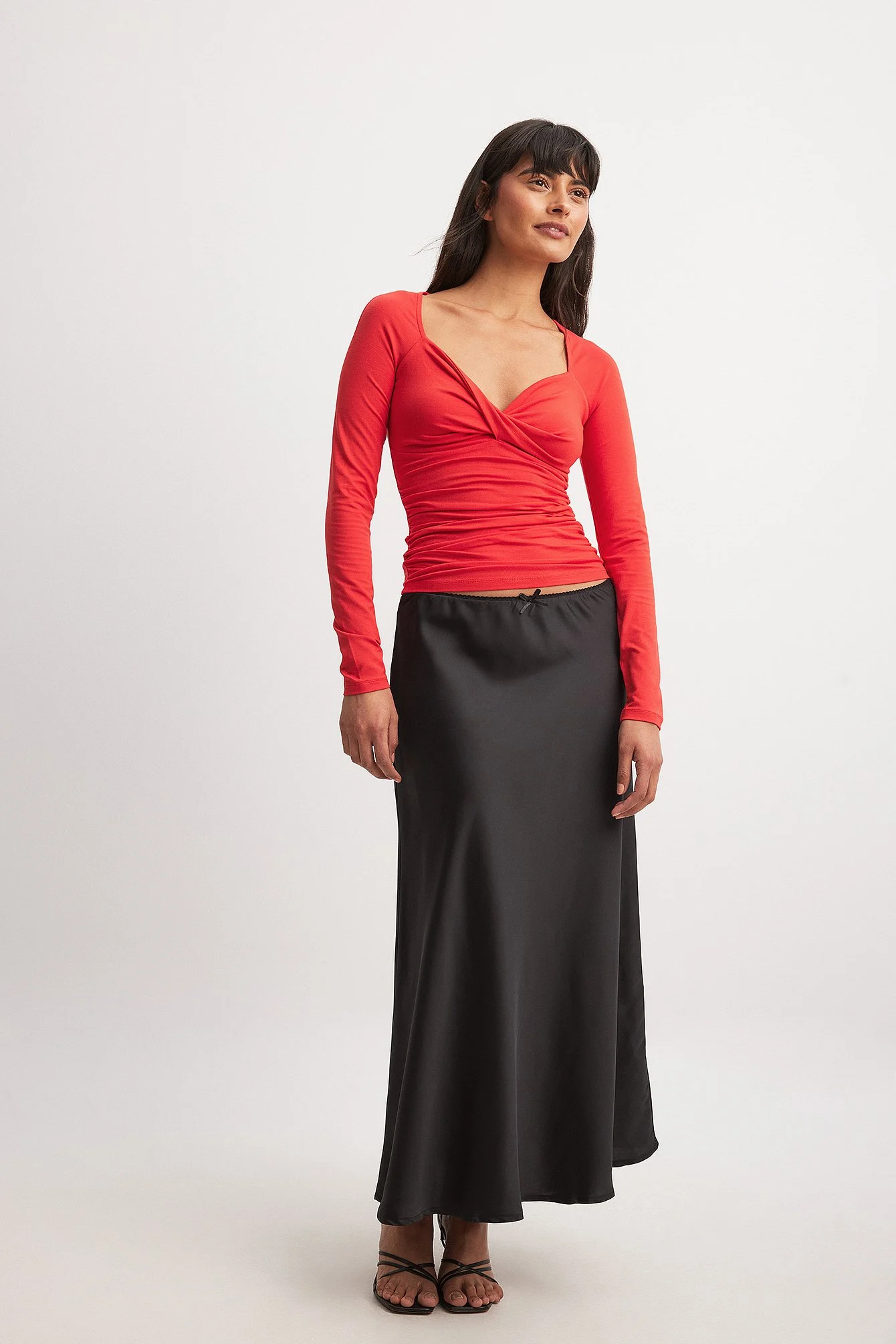 Soft Line Front Twist Long Sleeve Top