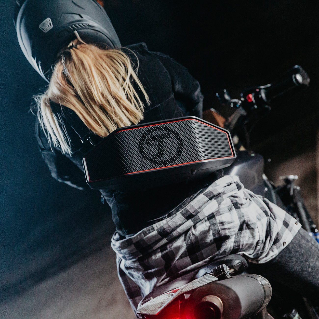 Teufel ROCKSTER CROSS Wireless Lautsprecher (Bluetooth, AUX, 30 W, Strahlwassergeschützt nach IPX5, Party-Modus, Freisprecheinrichtung)