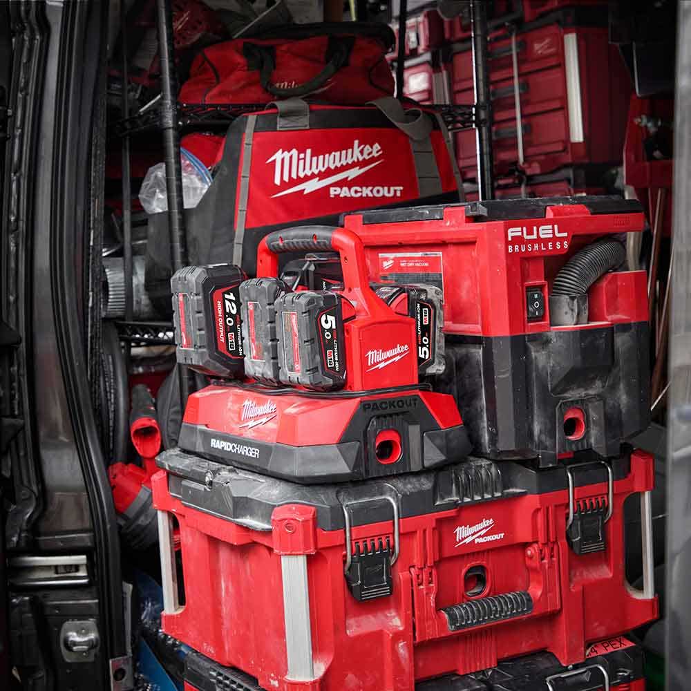 Carregador rápido de 6 estações MILWAUKEE PACKOUT™ M18PC6
