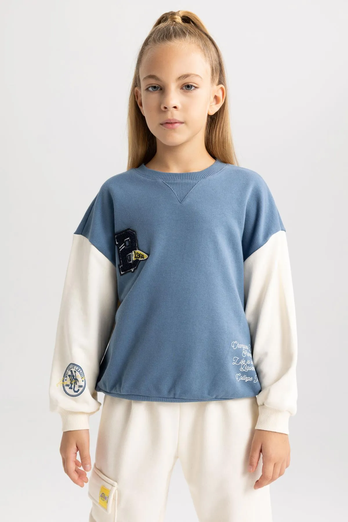 DeFacto  Dickes Sweatshirt mit Rundhalsausschnitt und Aufdruck für Mädchen A7901a823au