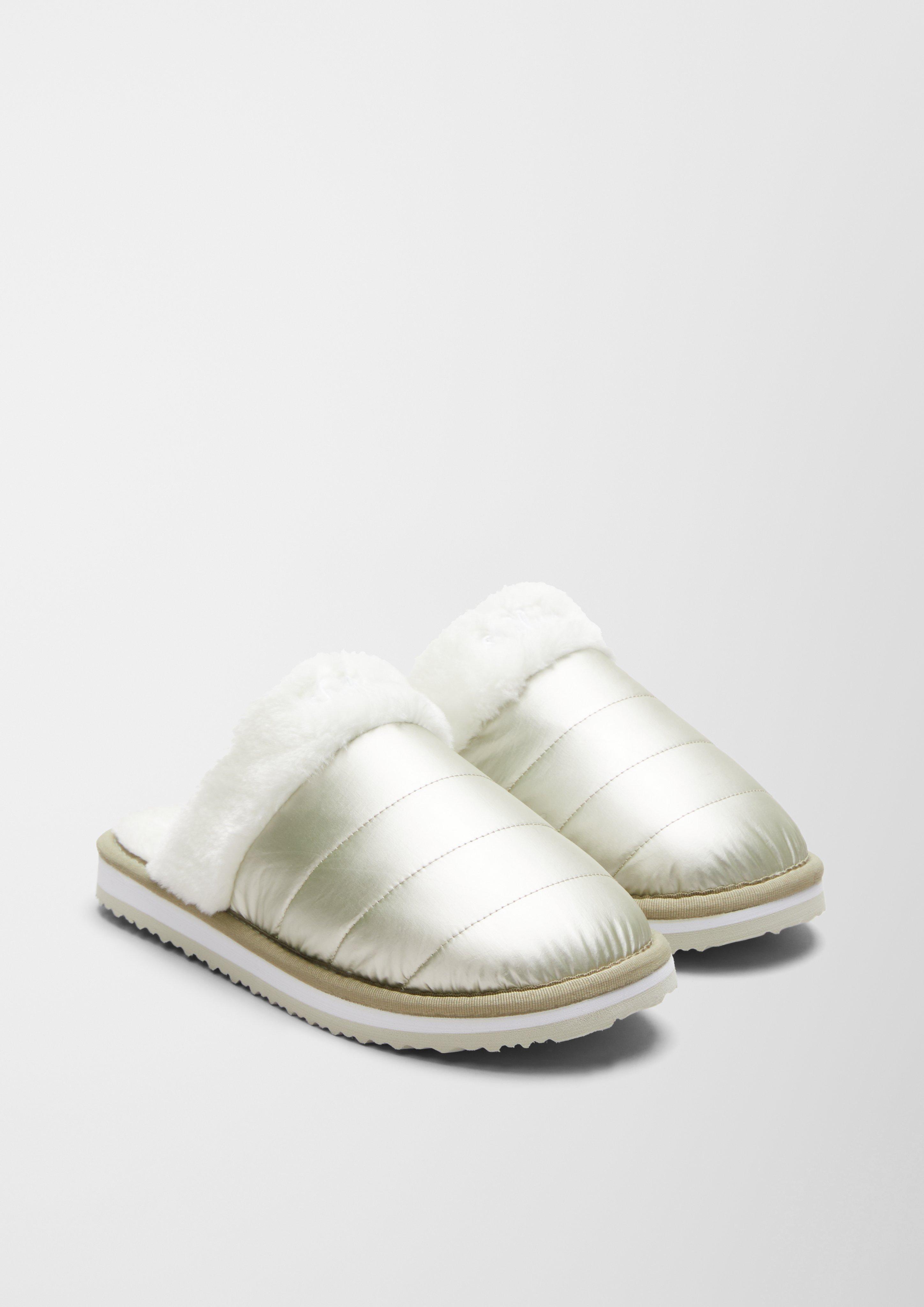 Pantoffeln im Metallic-Look  101.207.104.27102-400