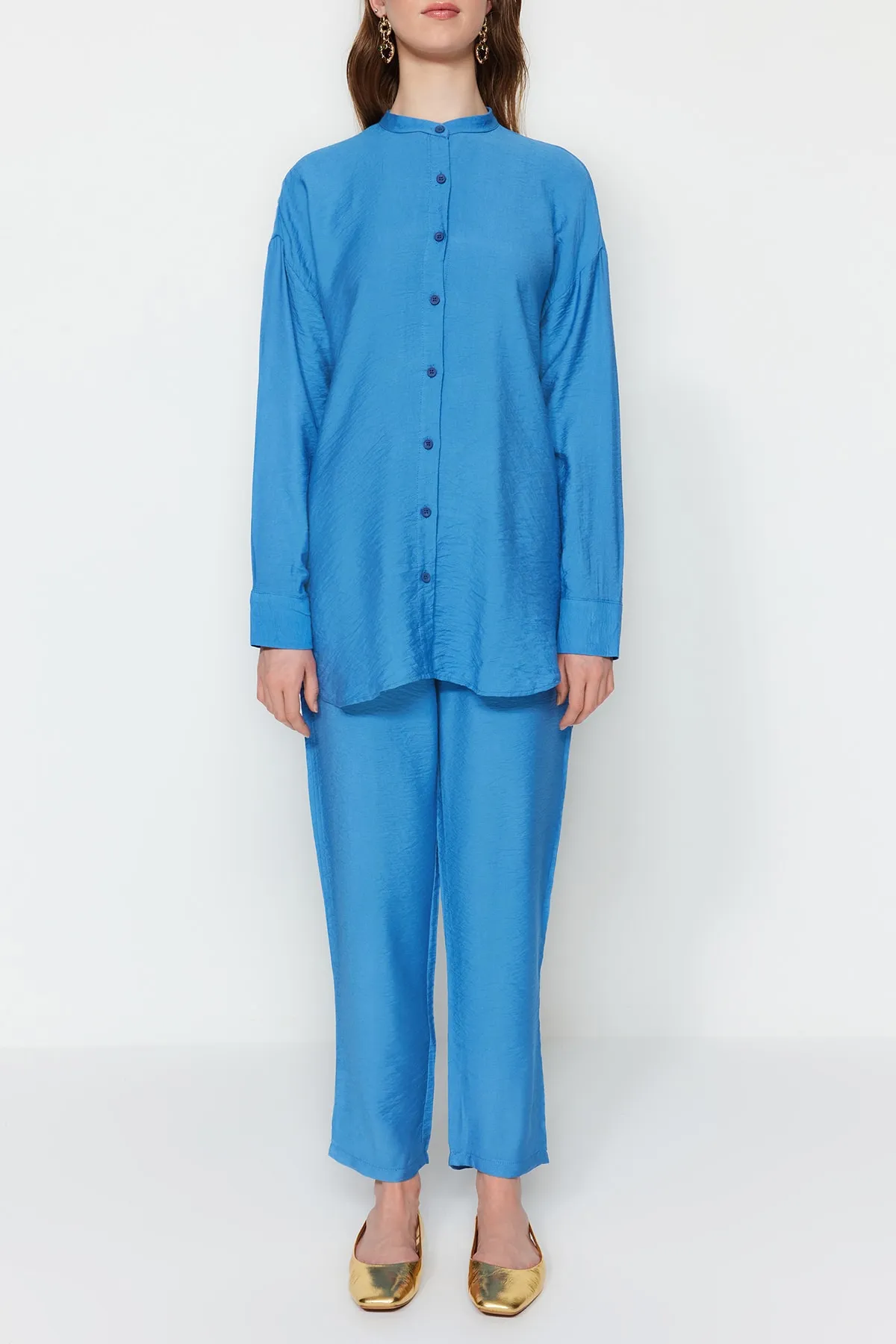 Trendyol Modest  Blaues gewebtes Aerobin-Hemd-Hosen-Set TCTSS23US00068