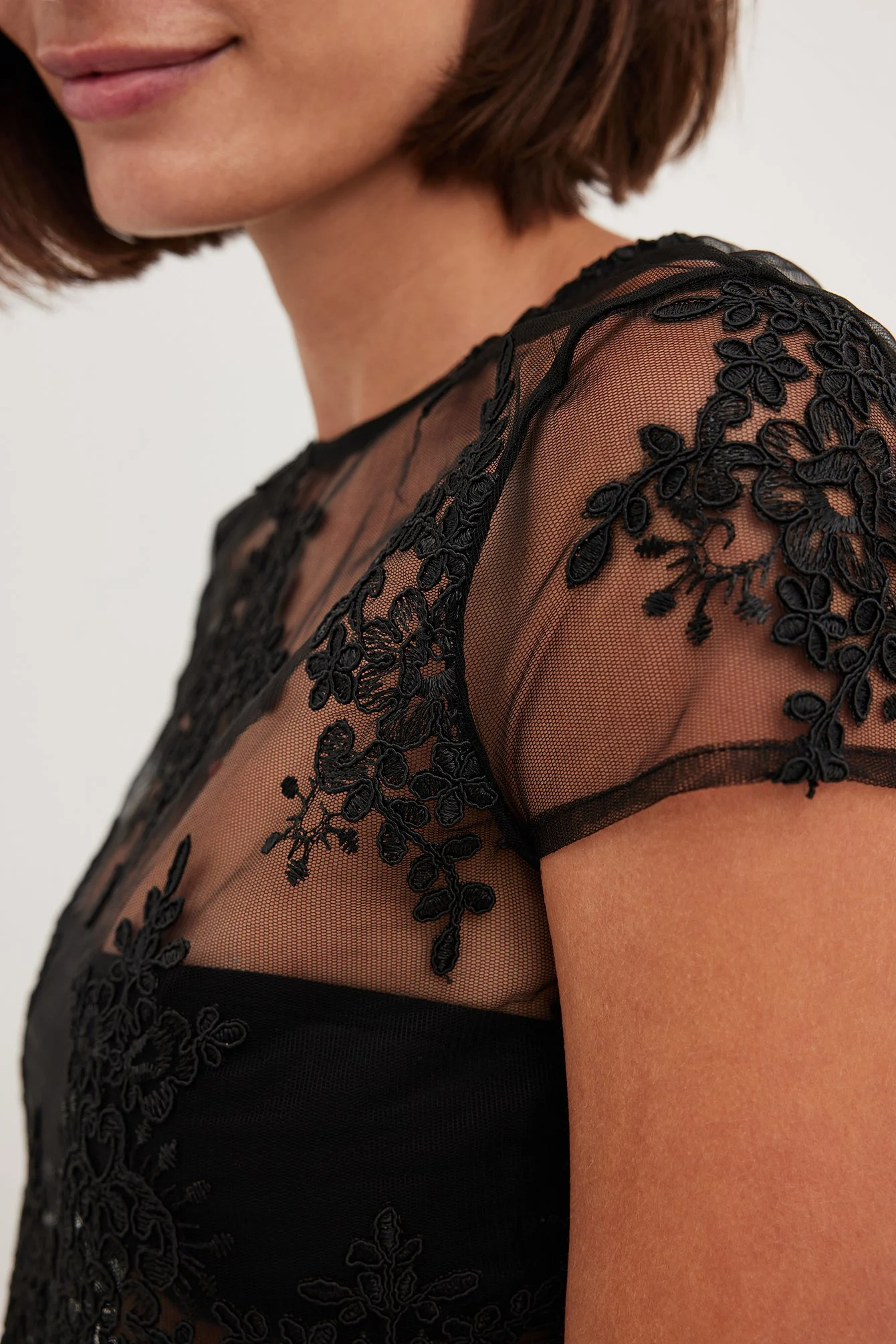 Gerafftes Crop-Top mit Applikationen