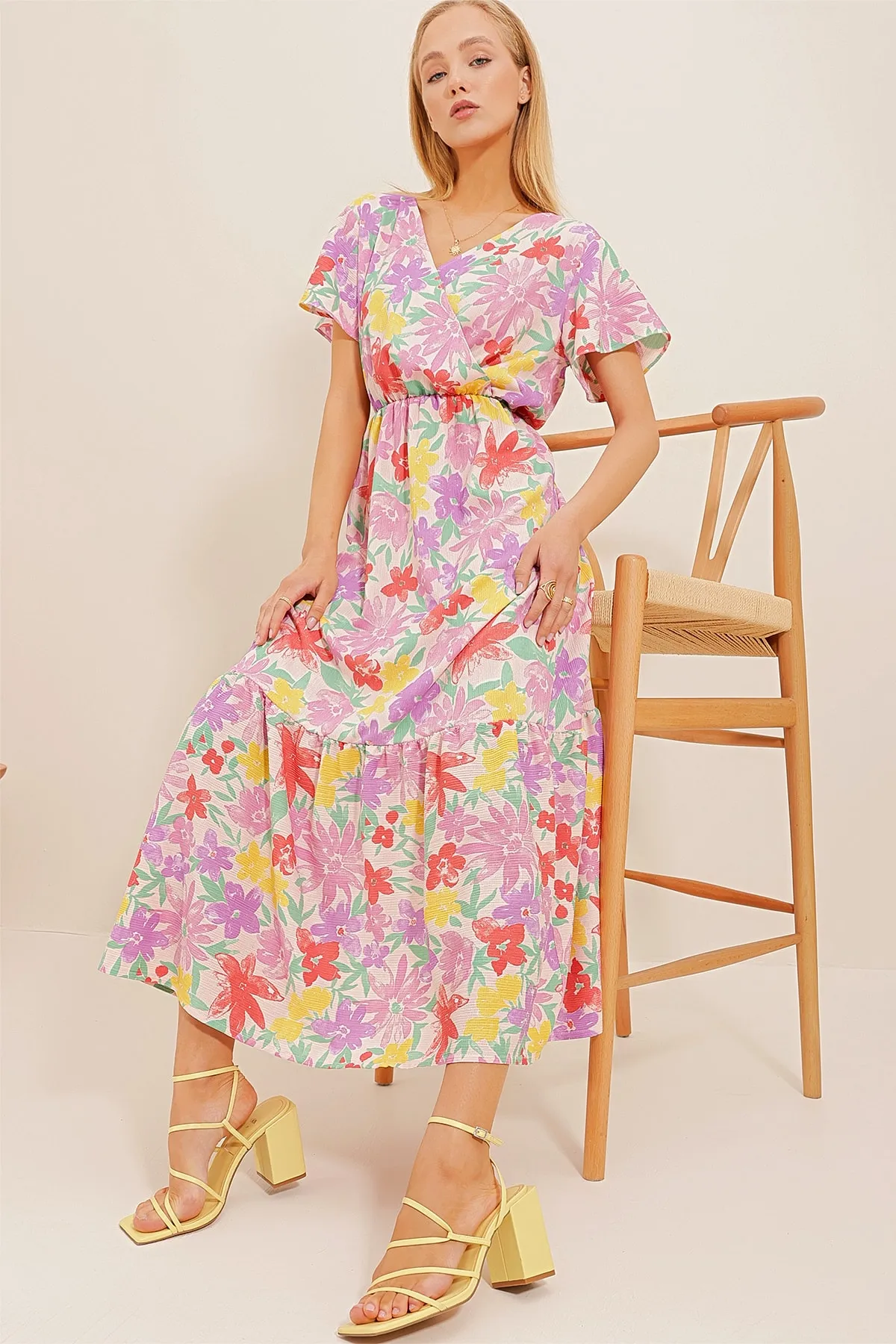 Trend Alaçatı Stili  Zweireihiges Maxikleid mit Blumenmuster für Damen in Flieder ALC-X4373