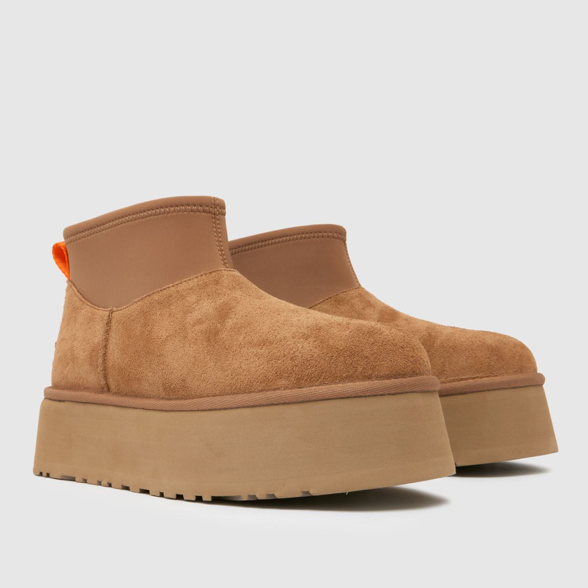 UGG – Klassiska mini-stövlar i kastanjebrun färg