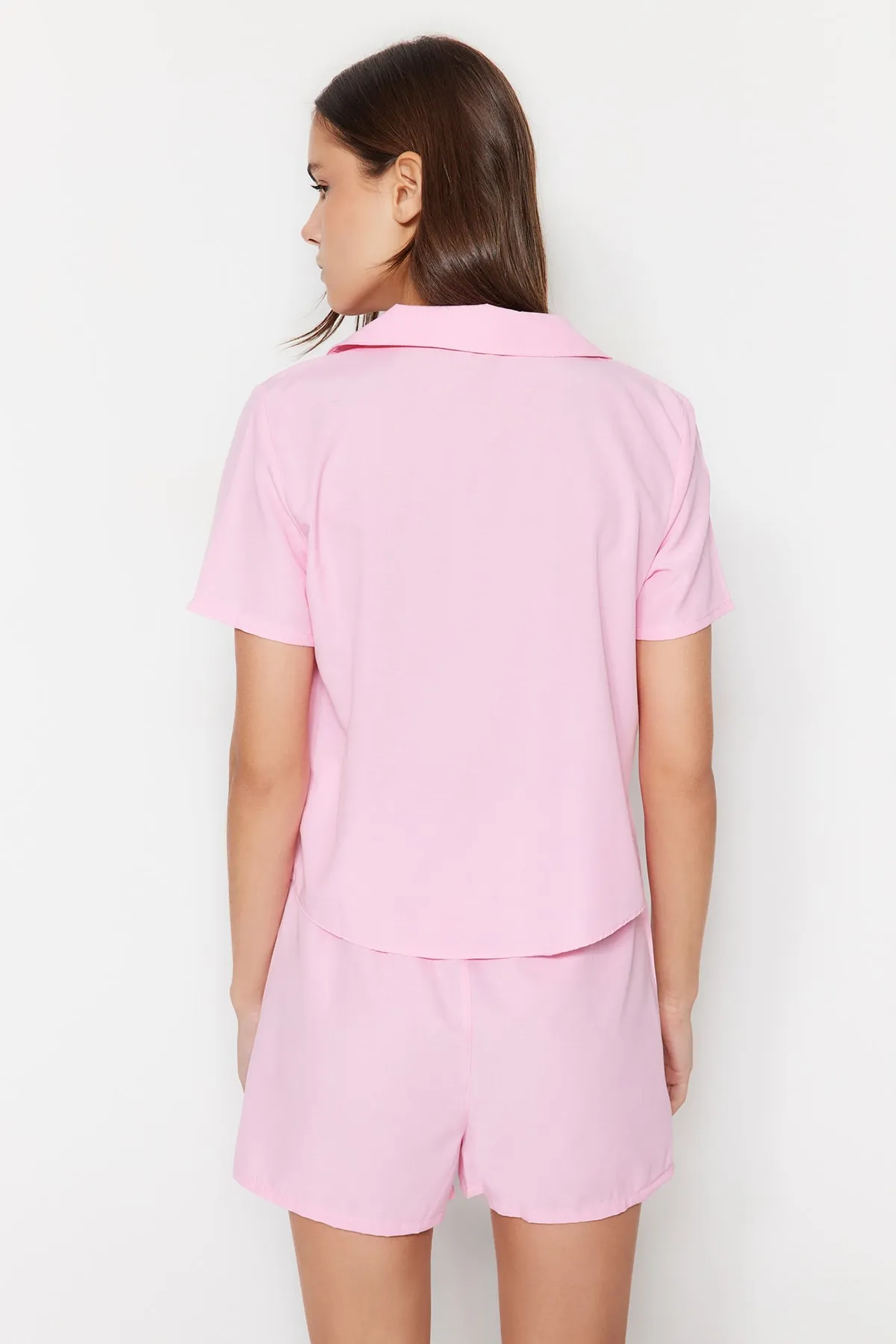 Trendyol Collection  Rosa Frottee-Pyjama-Set mit Hemd und Shorts aus Webstoff THMSS23PT00132