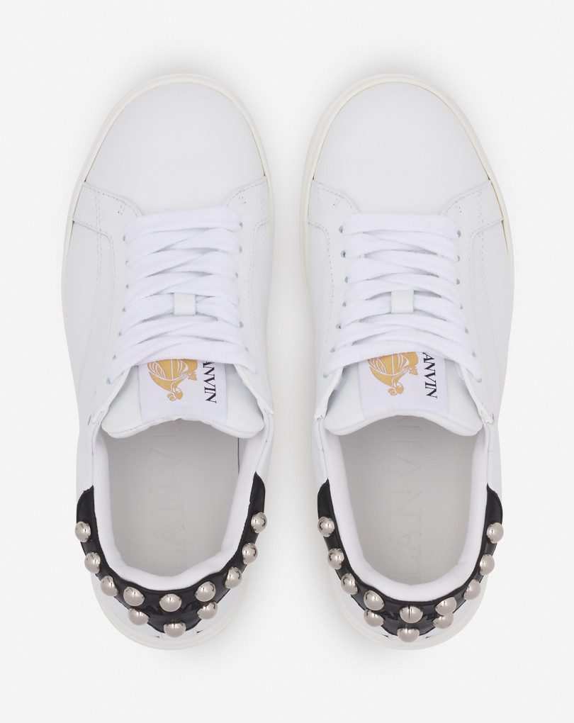 SNEAKERS DDB0 EN CUIR AVEC STUDS