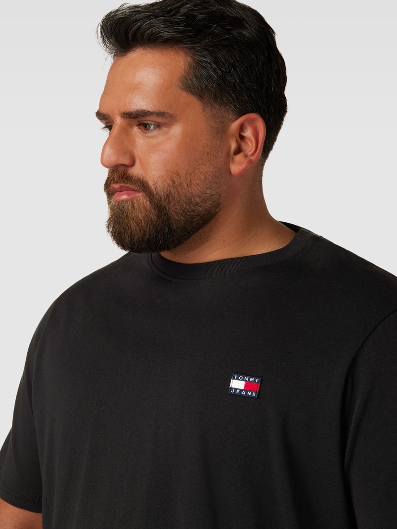 PLUS SIZE T-Shirt mit Label-Print in schwarz