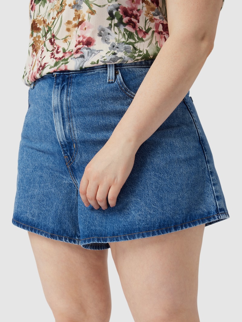 PLUS SIZE High Waist Jeansshorts mit Label-Patch in hellblau