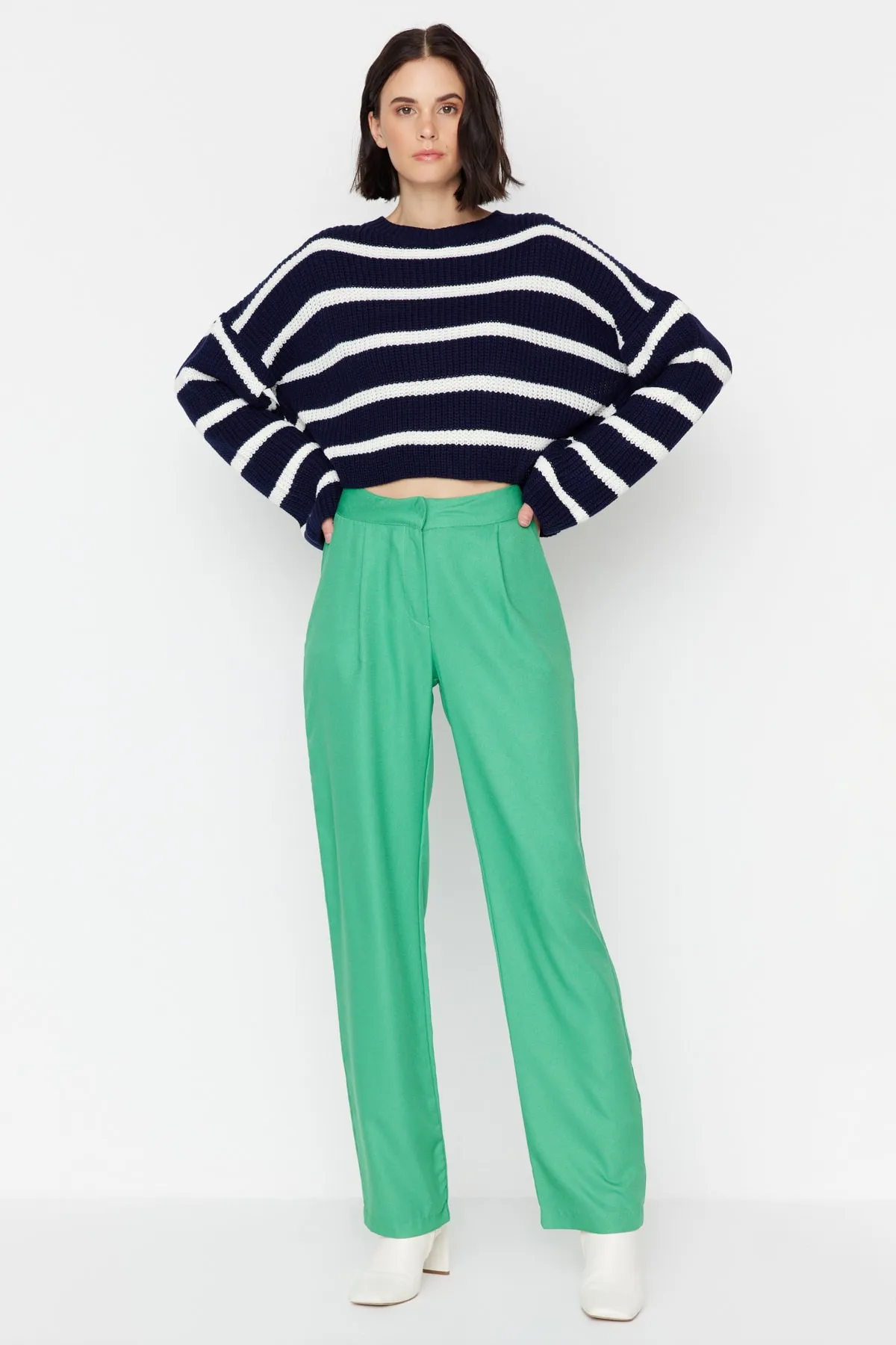 Trendyol Collection  Grüne plissierte Webhose mit weitem Bein TWOSS19WX0017