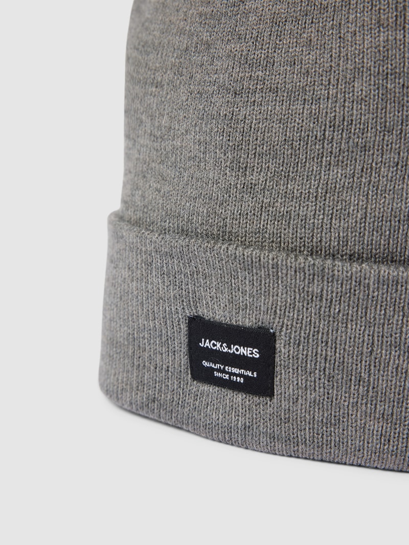 Beanie mit Label-Detail Modell 'DNA' in mittelgrau meliert
