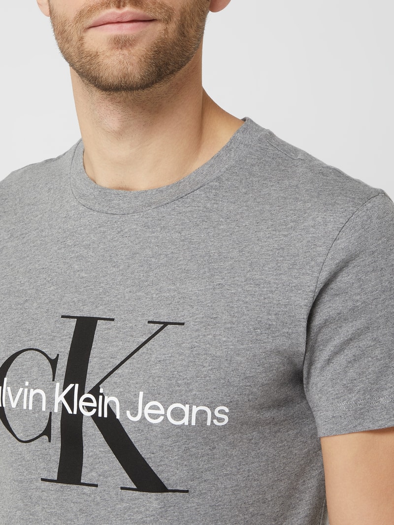 T-Shirt mit Logo in hellgrau melange