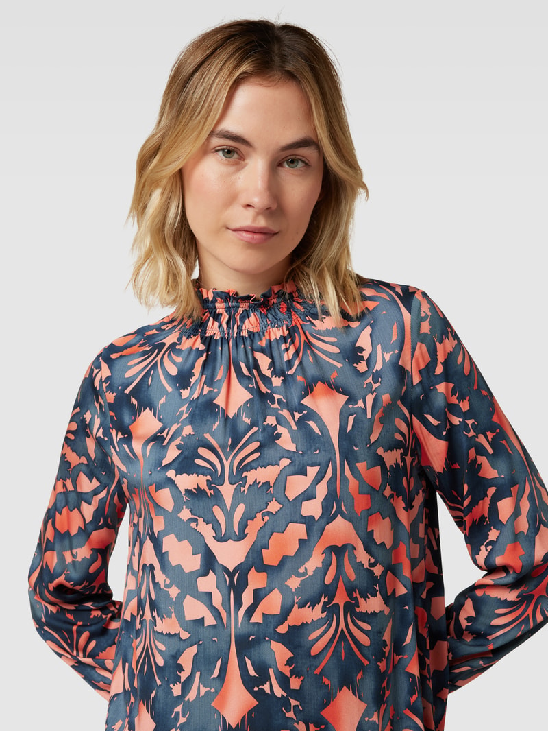 Blusenshirt aus Viskose mit Smok-Details in apricot