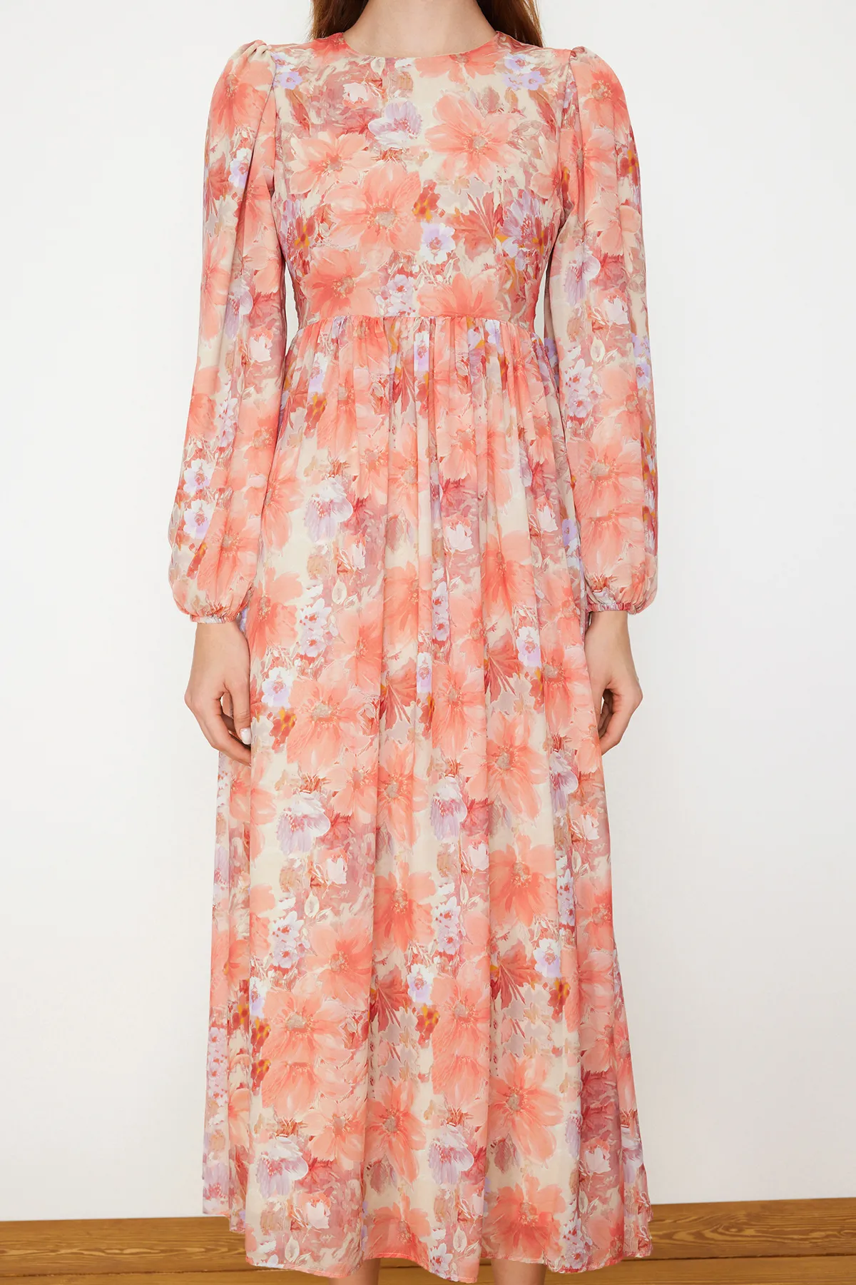 Trendyol Modest  Orangefarbenes, mit Blumen gefüttertes Webkleid TCTSS24EB00100